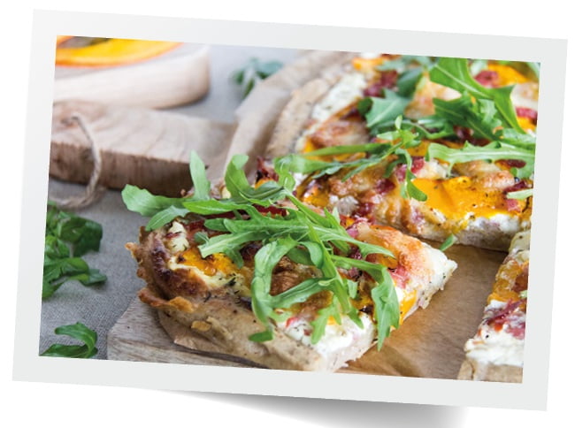 Pizza cu blat din paine fara Gluten, Ou si Lactoza. Cu Dovleac si Smantana